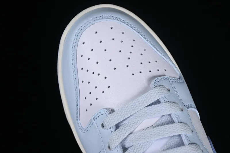 All categories Nk SB Dunk series Nk SB Dunk Low low-top sneakers Z version Nk Dunk Low "Blue Tint" small fresh blue SB low-top casual sneakers DD1873-400